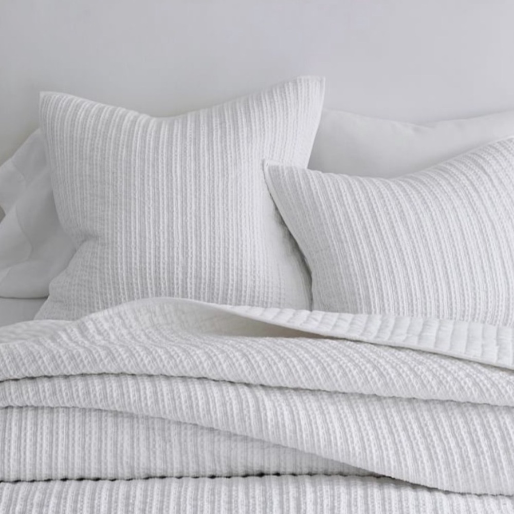 Pottery Barn Honeycomb Quilted pillow Sham 24x24 White 100% cotton